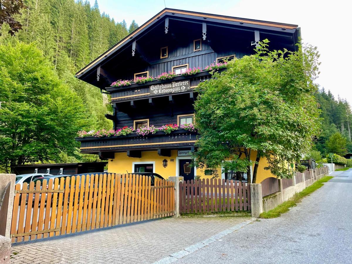 Pension Ledererguetl - Jokercard & Parkplatz Inkl Bed & Breakfast Saalbach-Hinterglemm Exterior photo