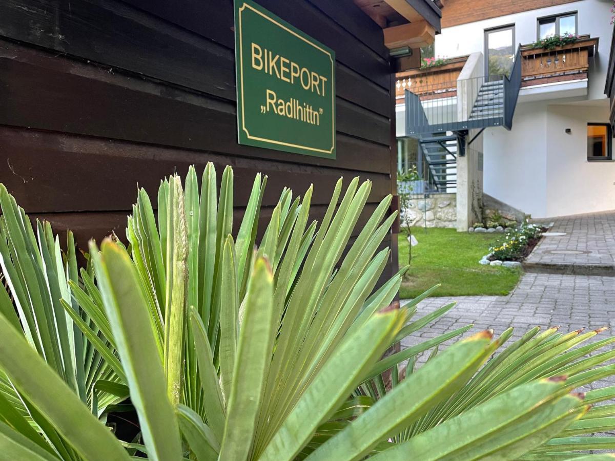 Pension Ledererguetl - Jokercard & Parkplatz Inkl Bed & Breakfast Saalbach-Hinterglemm Exterior photo