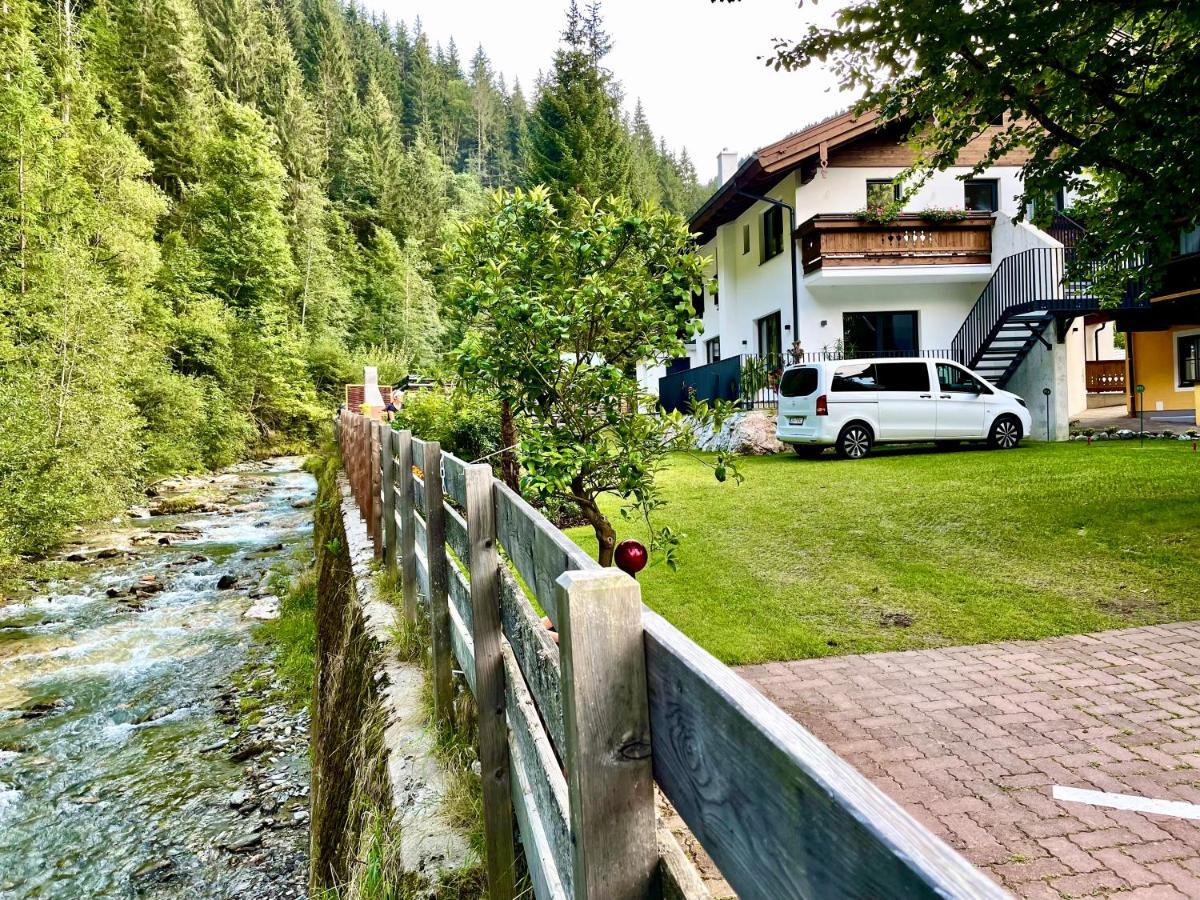 Pension Ledererguetl - Jokercard & Parkplatz Inkl Bed & Breakfast Saalbach-Hinterglemm Exterior photo