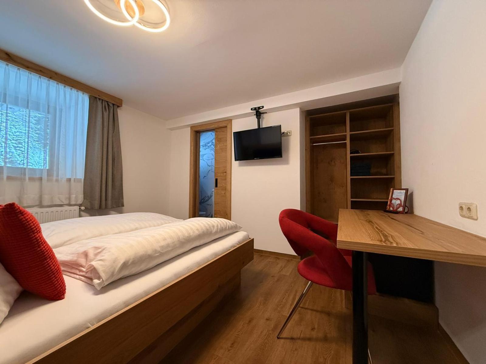 Pension Ledererguetl - Jokercard & Parkplatz Inkl Bed & Breakfast Saalbach-Hinterglemm Exterior photo